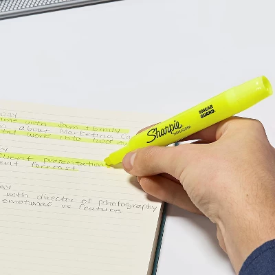 Sharpie Accent Tank Style Highlighter Chisel Tip Fluorescent Yellow 36/Box 1920938 2 Sharpie Accent Tank Style Highlighter Chisel Tip Fluorescent Yellow 36/Box 1920938 - Image 2